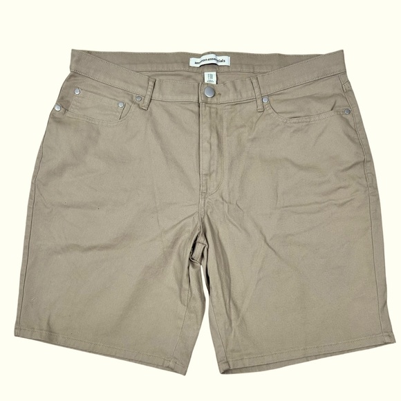 Amazon Essentials flat front khaki tan shorts, 36” waist, classic 5 pockets - Picture 1 of 4